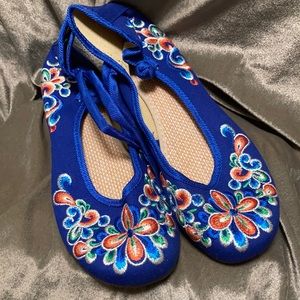 Blue foral embroidered slippers size 40